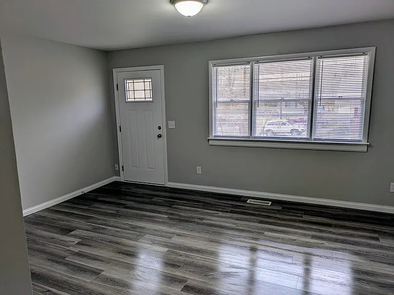 520 N Wilson Ave — Photo 6
