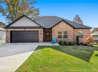 5 Cranfield Dr, Bella Vista, AR 72714
