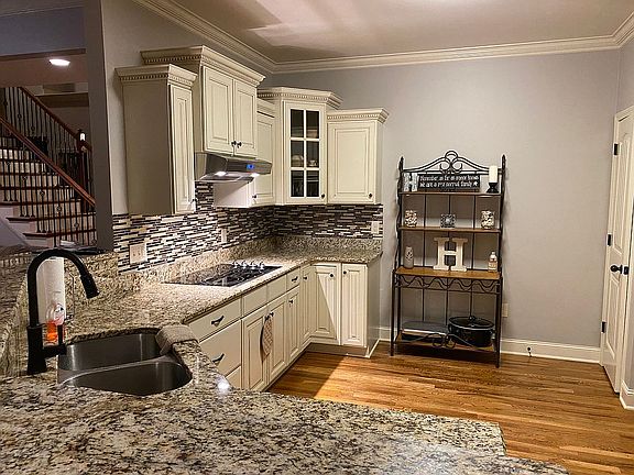 5th image of 2614 Pebblecreek Ln