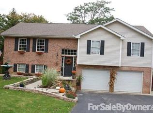 713 Gardner Stop Rd, New Castle, PA 16101