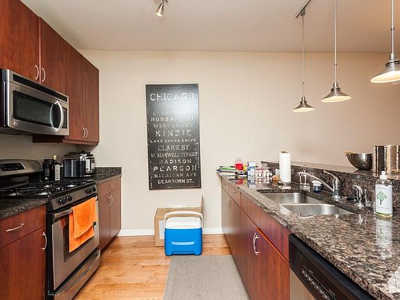 5th image of 757 N Orleans St APT 709