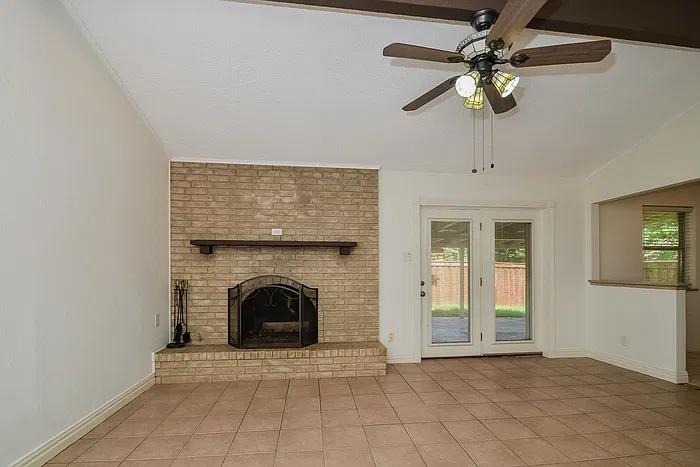 3 bed, 2.0 bath, 1255 sqft, $1,770 — Photo 4