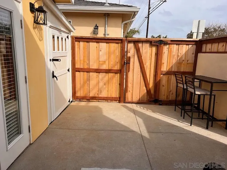 1044 3rd St — Photo 21