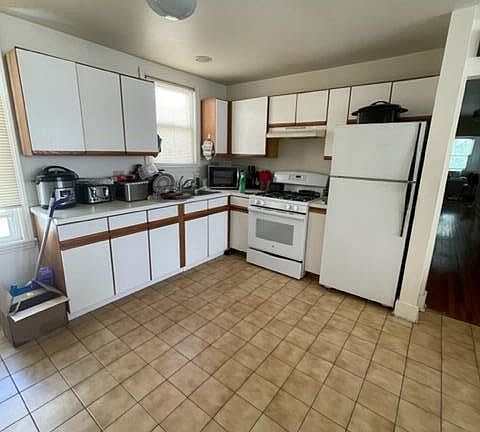 5th image of 145 Ontario St