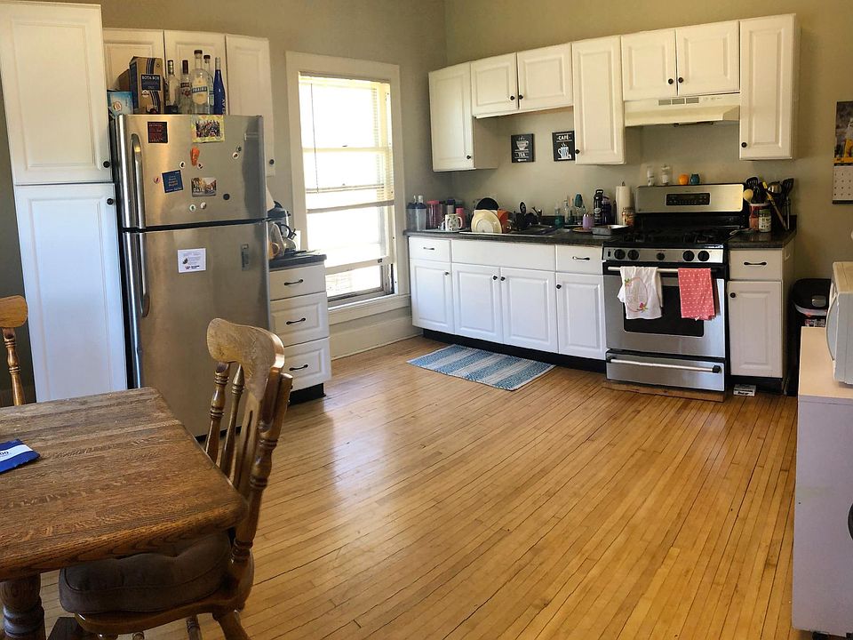 1st image of 2438 Pillsbury Ave