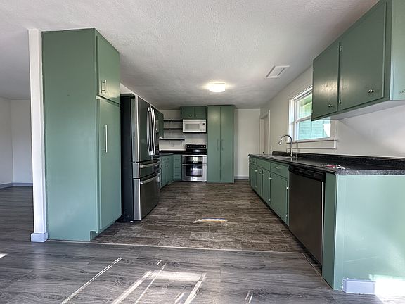 4th image of 174 Green Vale Ln