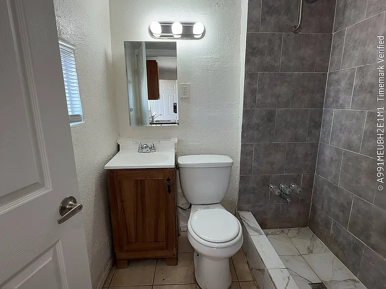 815 S Brown St #B — Photo 3