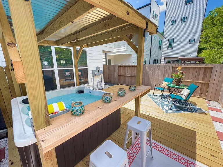 2404 Saint Charles St — Photo 26