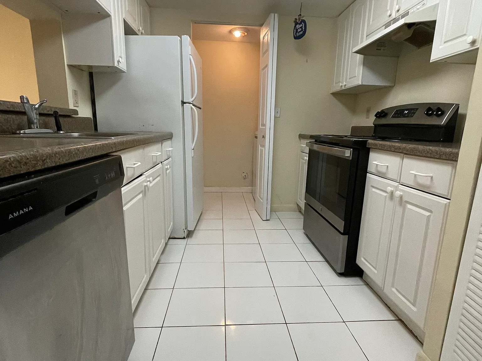 1 bed, 700 sqft, $1,800 — Photo 2