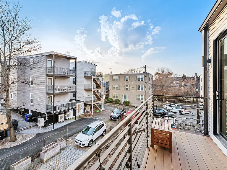 347 Maverick St #7 — Photo 16
