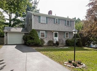 17 Longmeadow Ave, Middletown, RI 02842