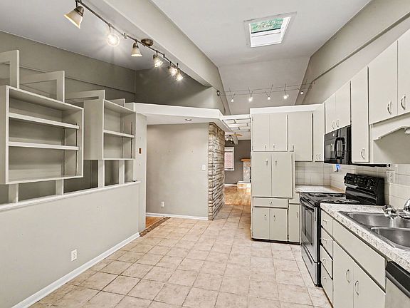 5th image of 2804 Dina St