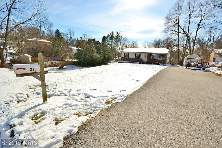 2nd image of 219 Park Dr