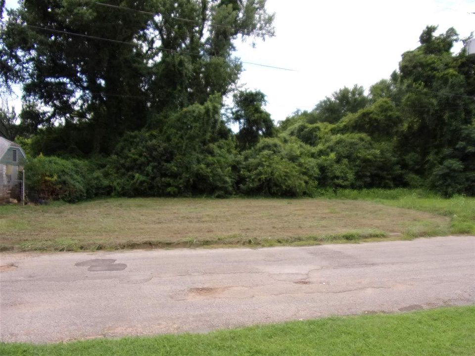 1st image of 706 Youngsdale Cir