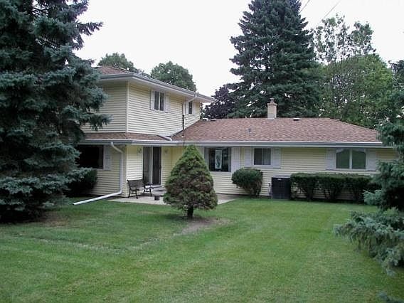 4th image of 2211 N 116th St