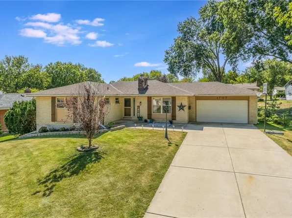 1707 NE 68th Pl, Gladstone, MO 64118
