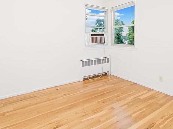 4th image of 45 Troy Ln