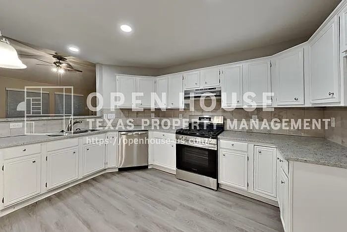 6213 Lennox Ln — Photo 6