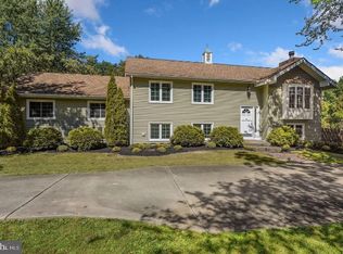 5 Meadow Dr, Moorestown, NJ 08057