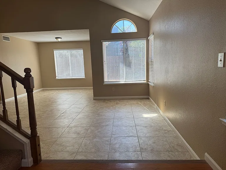 8459 Leaning Tree Ct — Photo 2