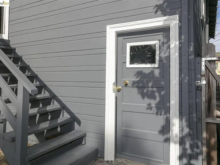 5723 Shattuck Ave — Photo 10