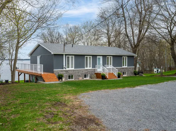 1890 Howe Island Dr, Frontenac Islands, ON K7G 2V6