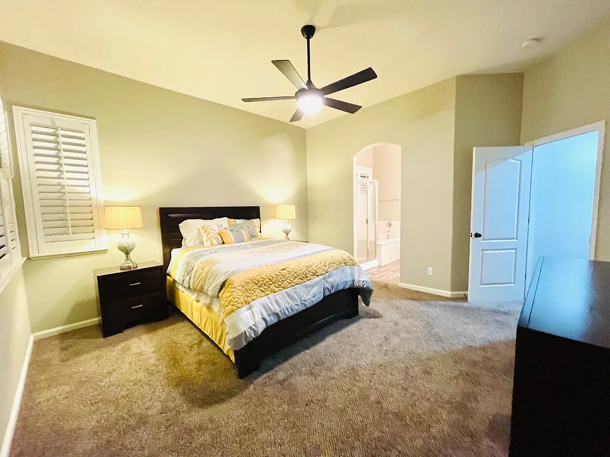 4 bed, 1810 sqft, $2,800 — Photo 2