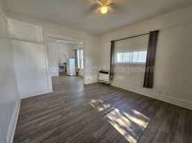 127 S B St, Oxnard, CA