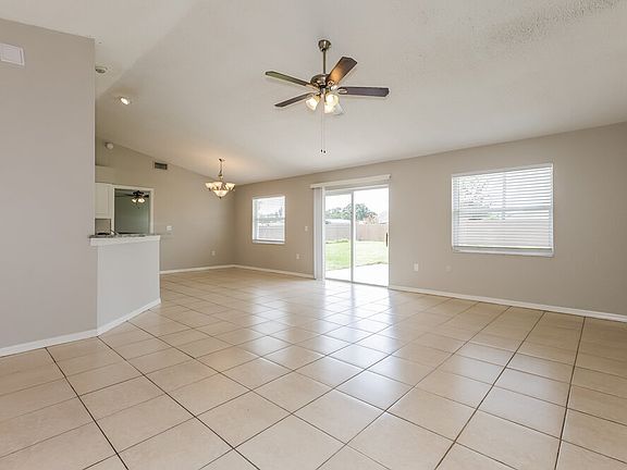 4th image of 7905 Apple Blossom Dr