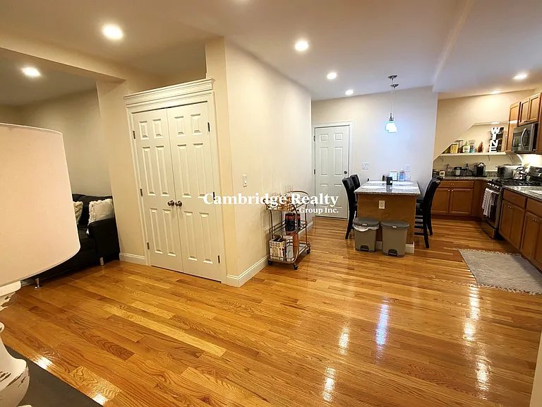 67 Temple St #1T — Photo 4