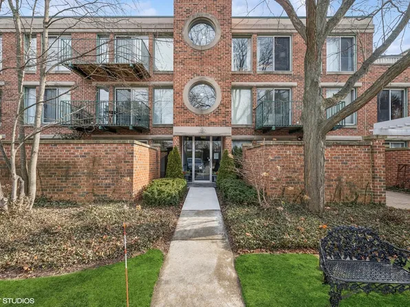 7050 Arbor Ln APT 101, Northfield, IL 60093