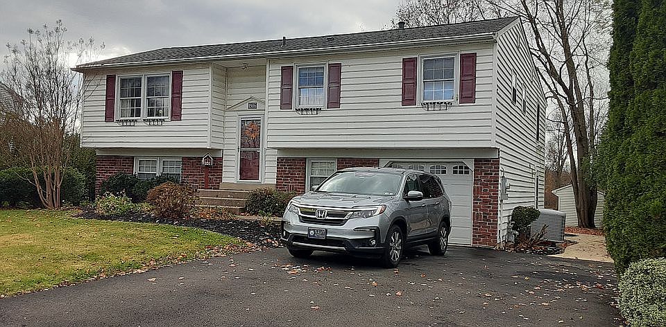 1st image of 1586 Carousel Dr