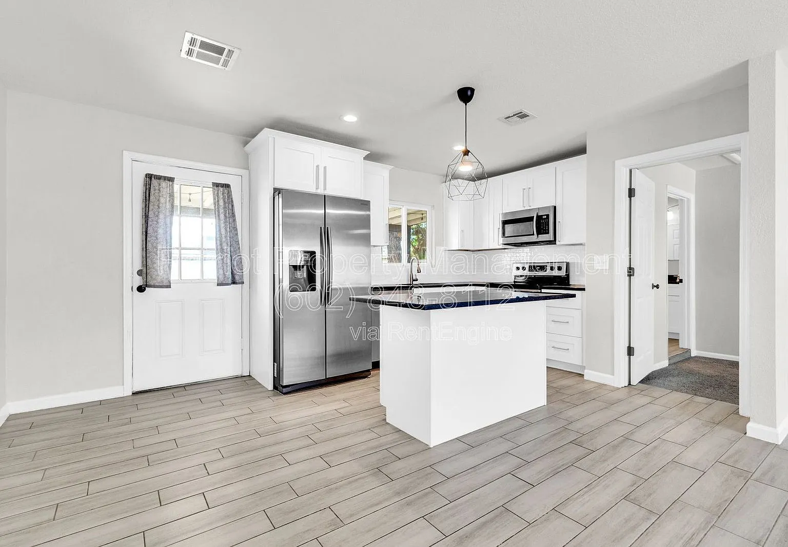 3 bed, 2.0 bath, 1104 sqft, $2,200 — Photo 2