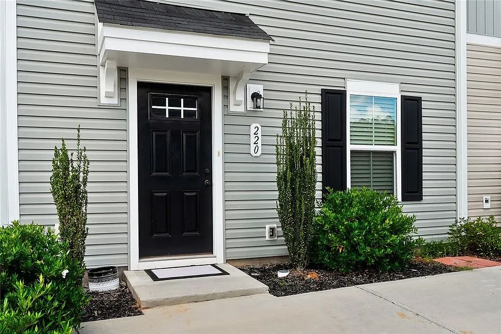 3 bed, 2.5 bath, 1205 sqft, $2,000 — Photo 3