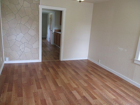 2nd image of 137 W Yellowstone Ave