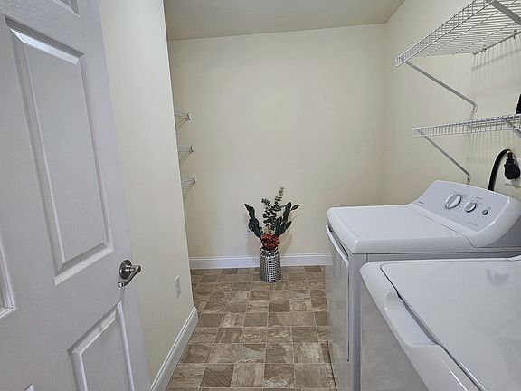 5th image of 1101 Hoya Ave #418