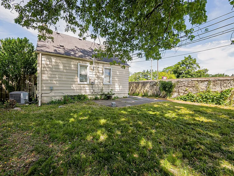 113 S Minerva Ave — Photo 36
