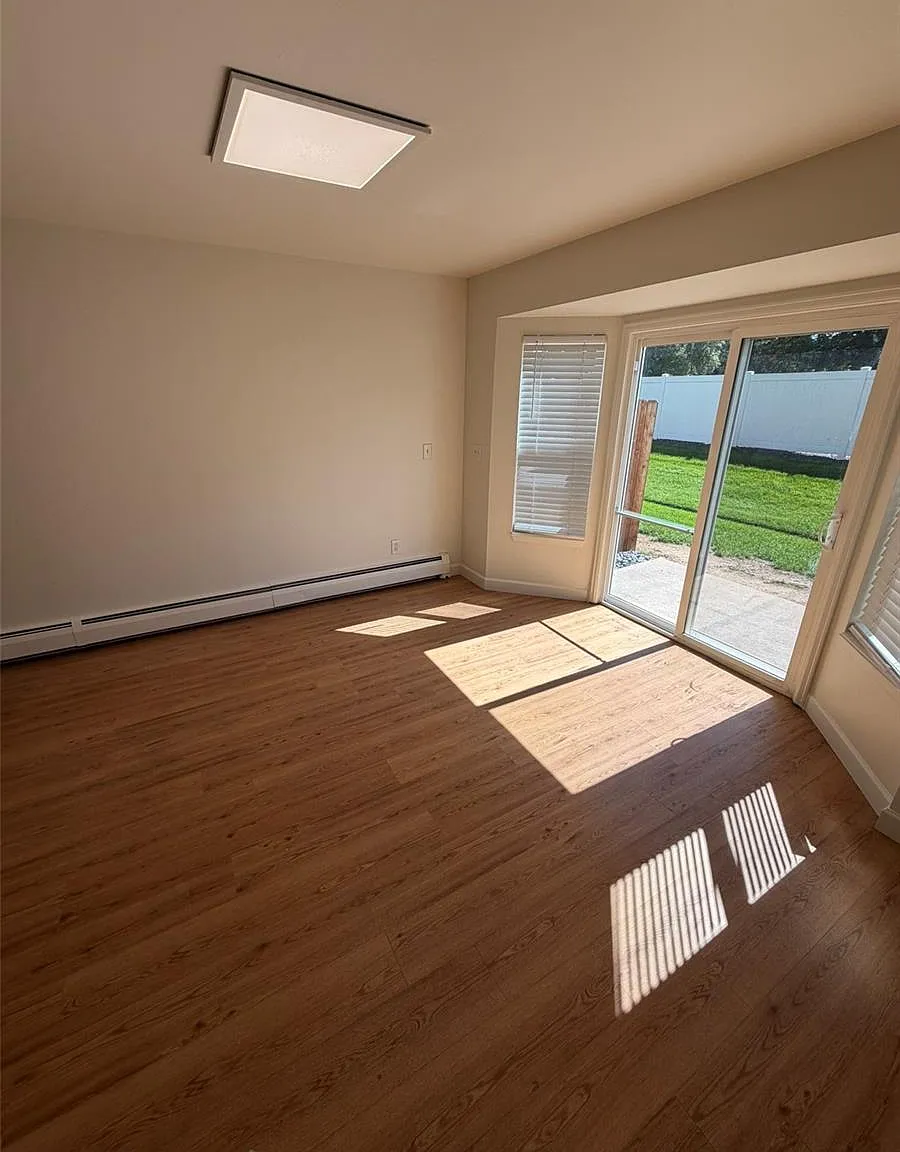 2 bed, 2.0 bath, 998 sqft, $2,295 — Photo 3