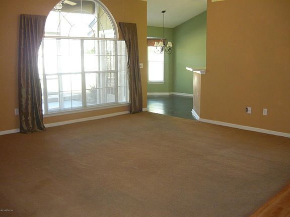 4th image of 225 Honeysuckle Way