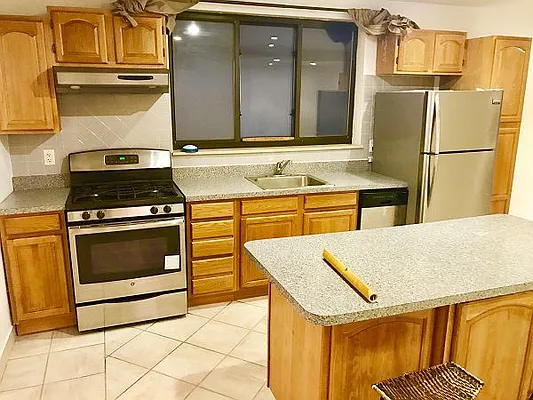 Rented by Voro, LLC | media 28