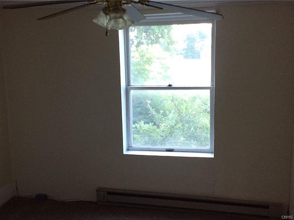4th image of 107 E Main St