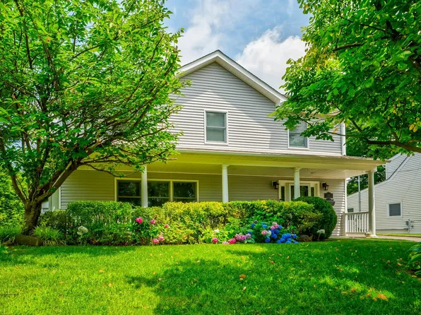 9 Poplar Place, Port Washington, NY 11050