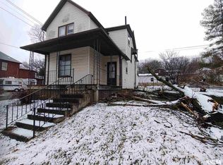 302 W 3rd St, Dallas City, IL 62330