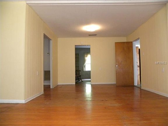 3rd image of 2907 Woodland Dr
