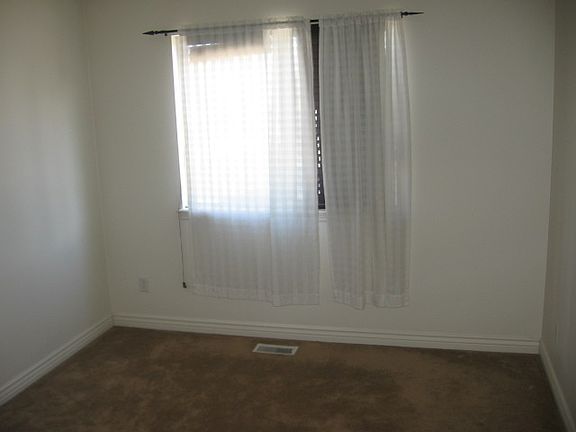 4th image of 292 S Eisenhower Way
