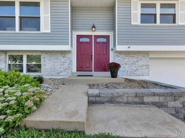 400 Coventry Ln, Ballwin, MO 63021