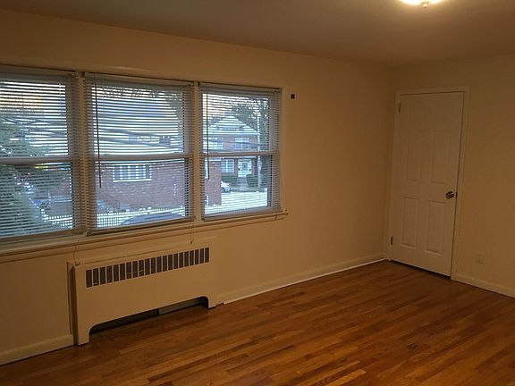 5th image of 84 Rossiter Ave #2