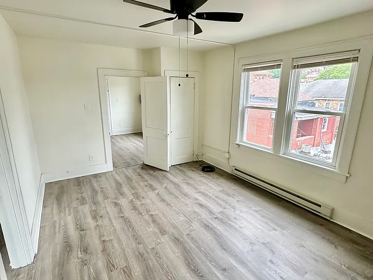 601 Olive Ln #3R — Photo 3