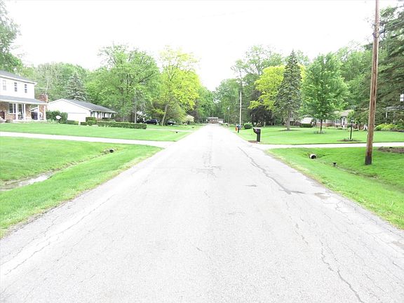 4th image of 188 Pickwick Dr