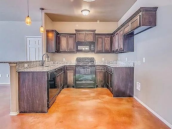 2nd image of 1846 Cypress Ln